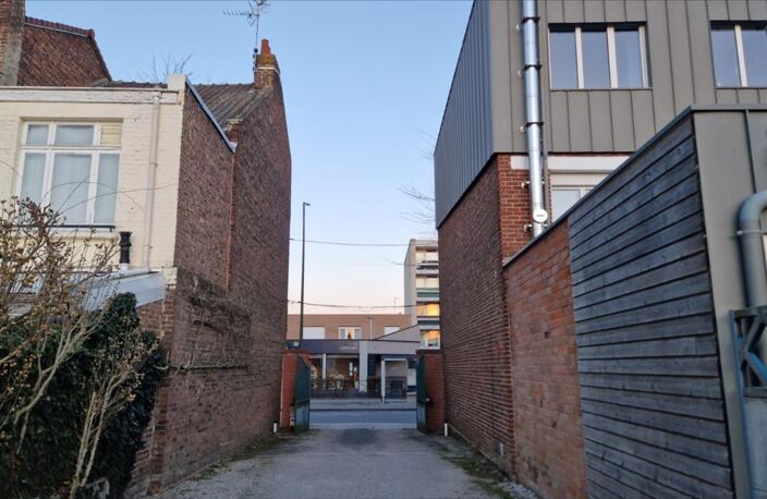 LAMBERSART - RUE DU BOURG -  ESPACE A CONSTRUIRE AU DESSUS D'UNE — photo 2