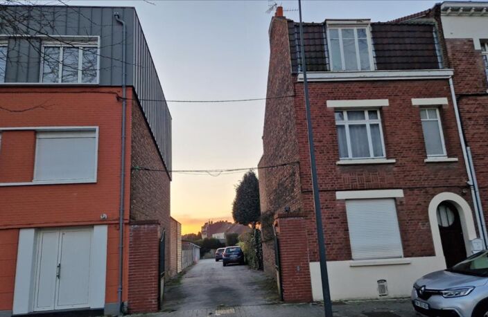 LAMBERSART - RUE DU BOURG -  ESPACE A CONSTRUIRE AU DESSUS D'UNE — photo 3