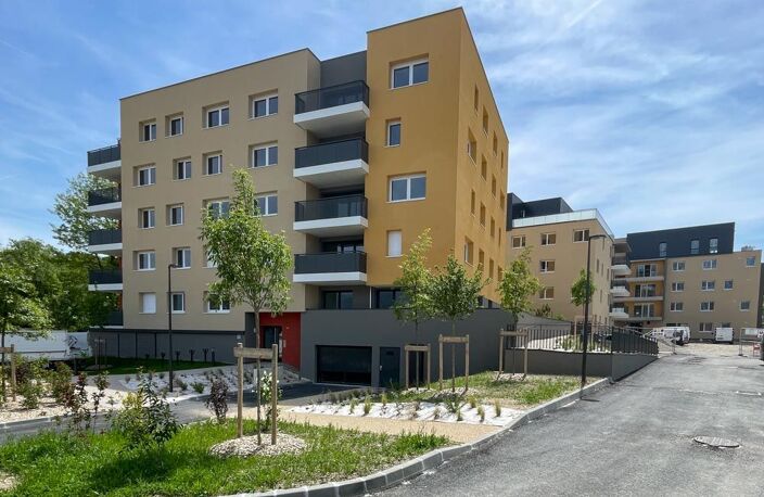 COGNIN - APPARTEMENT T4, DE 89.94 m² CARREZ AVEC TERRASSE DE 49.64 m² — photo 2