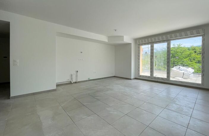 COGNIN - APPARTEMENT T4, DE 89.94 m² CARREZ AVEC TERRASSE DE 49.64 m² — photo 4