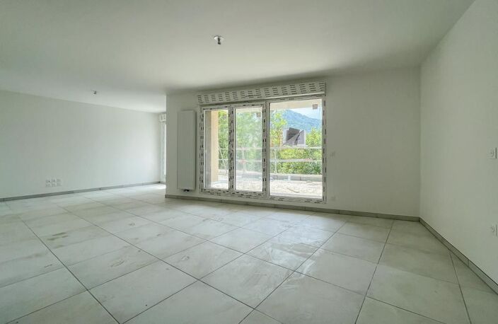 COGNIN - APPARTEMENT T3  DE 66.28 m² CARREZ REZ-DE-JARDIN AVEC TERRASSE DE 12.60 m² — photo 4