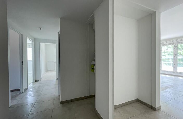 COGNIN - APPARTEMENT T3  DE 66.28 m² CARREZ REZ-DE-JARDIN AVEC TERRASSE DE 12.60 m² — photo 5