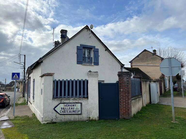 A VENDRE - Maison 3 pièces CLEVILLIERS axe DREUX - CHARTRES — photo 1