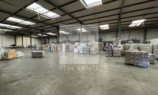 Commerce  1780 m² à louer à Corbas (69960)