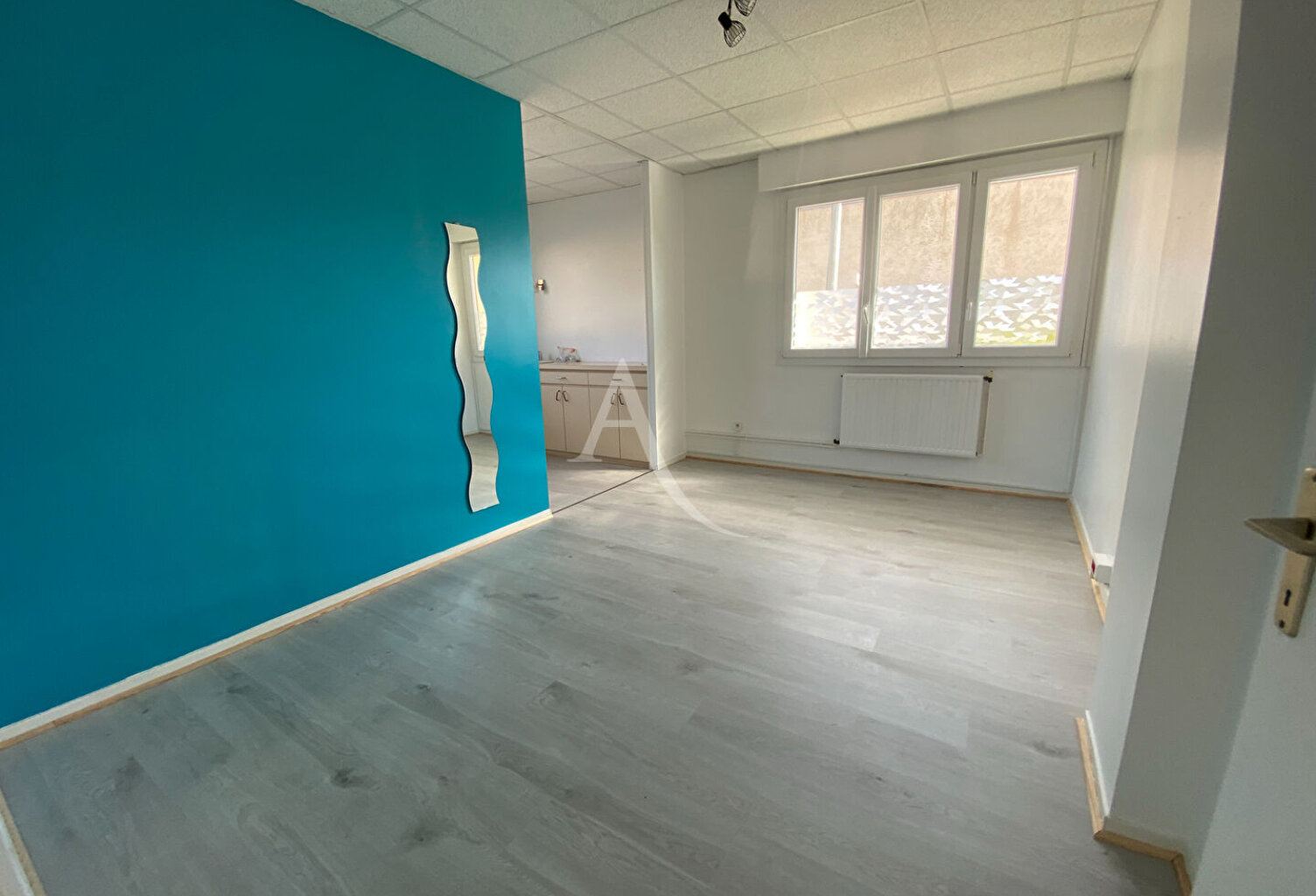 Local commercial — photo 1