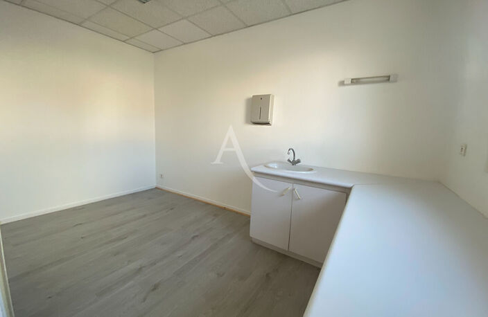 Local commercial — photo 2