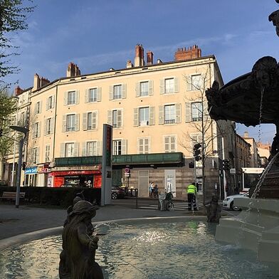 Appartement 5 pièces 1080 €