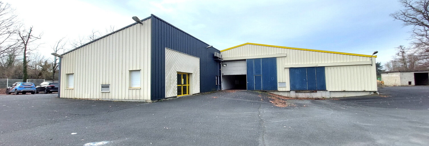 Local industriel  1812 m² à louer à Angoulême (16000)