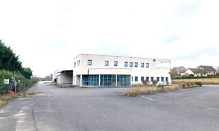 Local industriel  3243 m² à louer à Poitiers (86000)