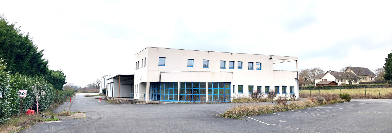 Local industriel  3243 m² à louer à Poitiers (86000)