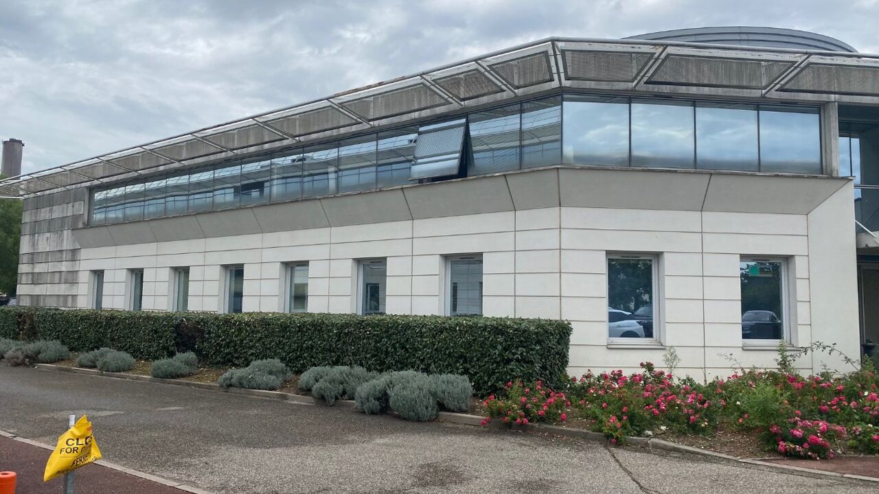 bureau  pièces 175 m2 à vendre à Bron (69500)