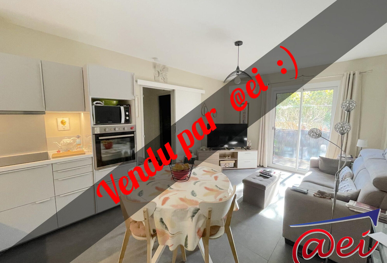 Six Fours Les Plages, appartement T2 rénové parking et cave — photo 1