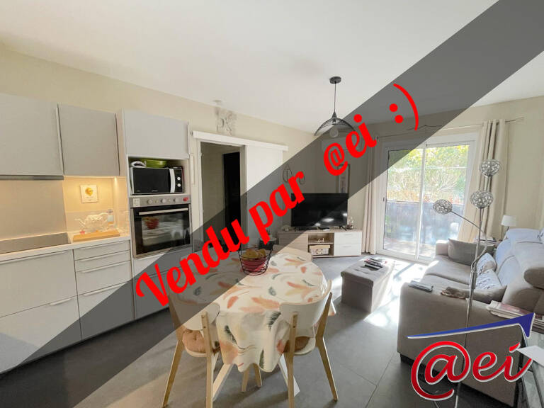 Six Fours Les Plages, appartement T2 rénové parking et cave — photo 1