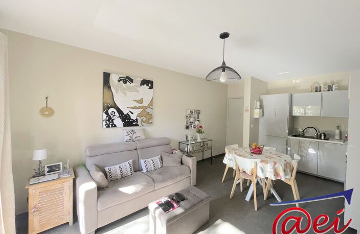 Six Fours Les Plages, appartement T2 rénové parking et cave — photo 2