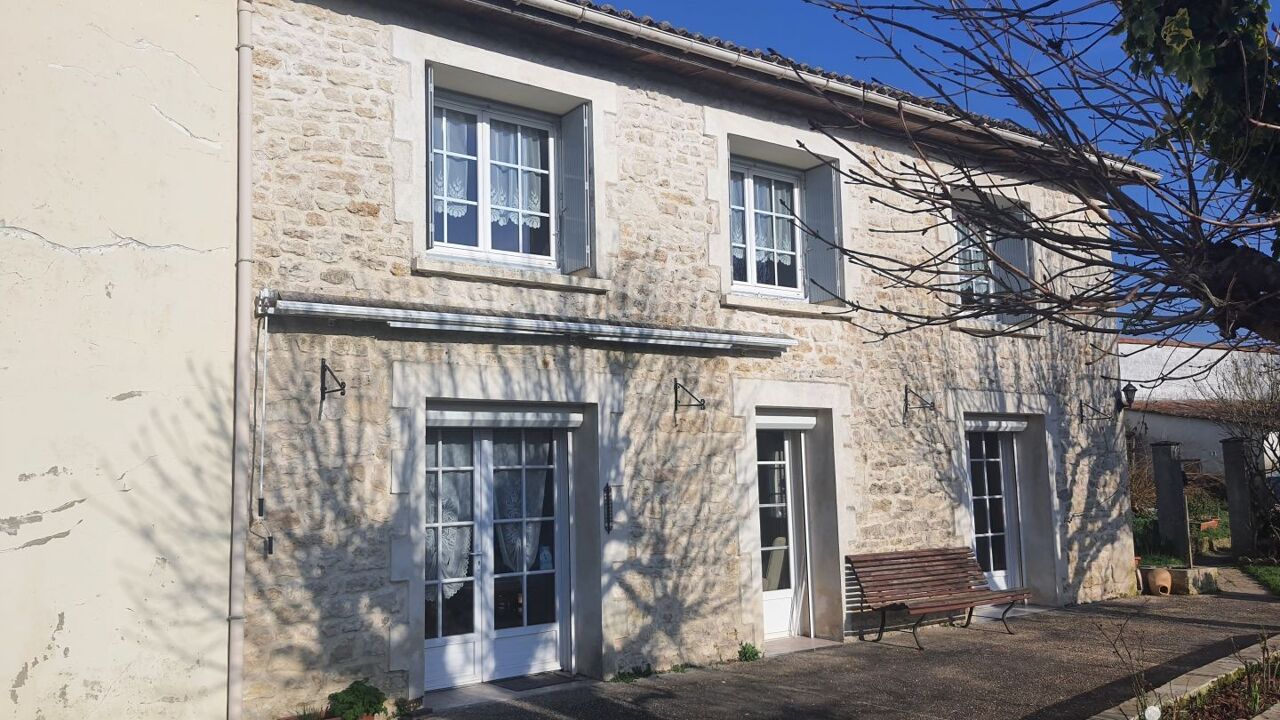 maison 7 pièces 188 m2 à vendre à Poursay-Garnaud (17400)