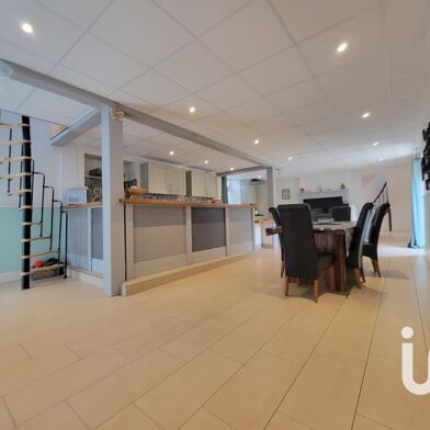 Maison 6 pièces 235 m²