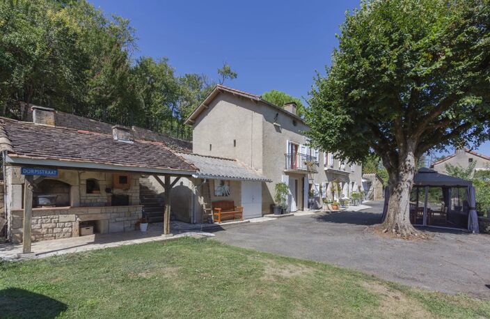 Maison avec appartement indépendant, grand jardin et dépendances. — photo 3