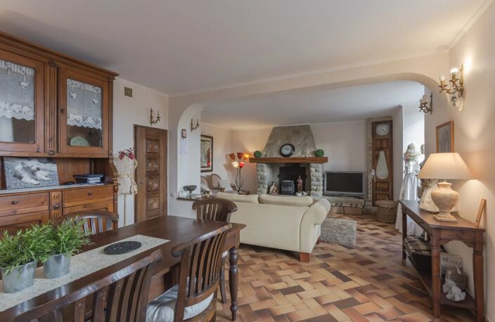 Maison avec appartement indépendant, grand jardin et dépendances. — photo 4