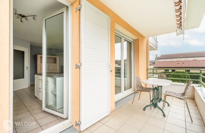 VILLEFRANCHE-SUR-SAÔNE - Lumineux T2 avec terrasse — photo 4