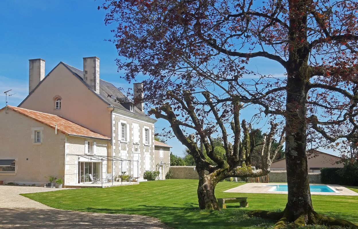 maison 12 pièces 350 m2 à vendre à Poitiers (86000)