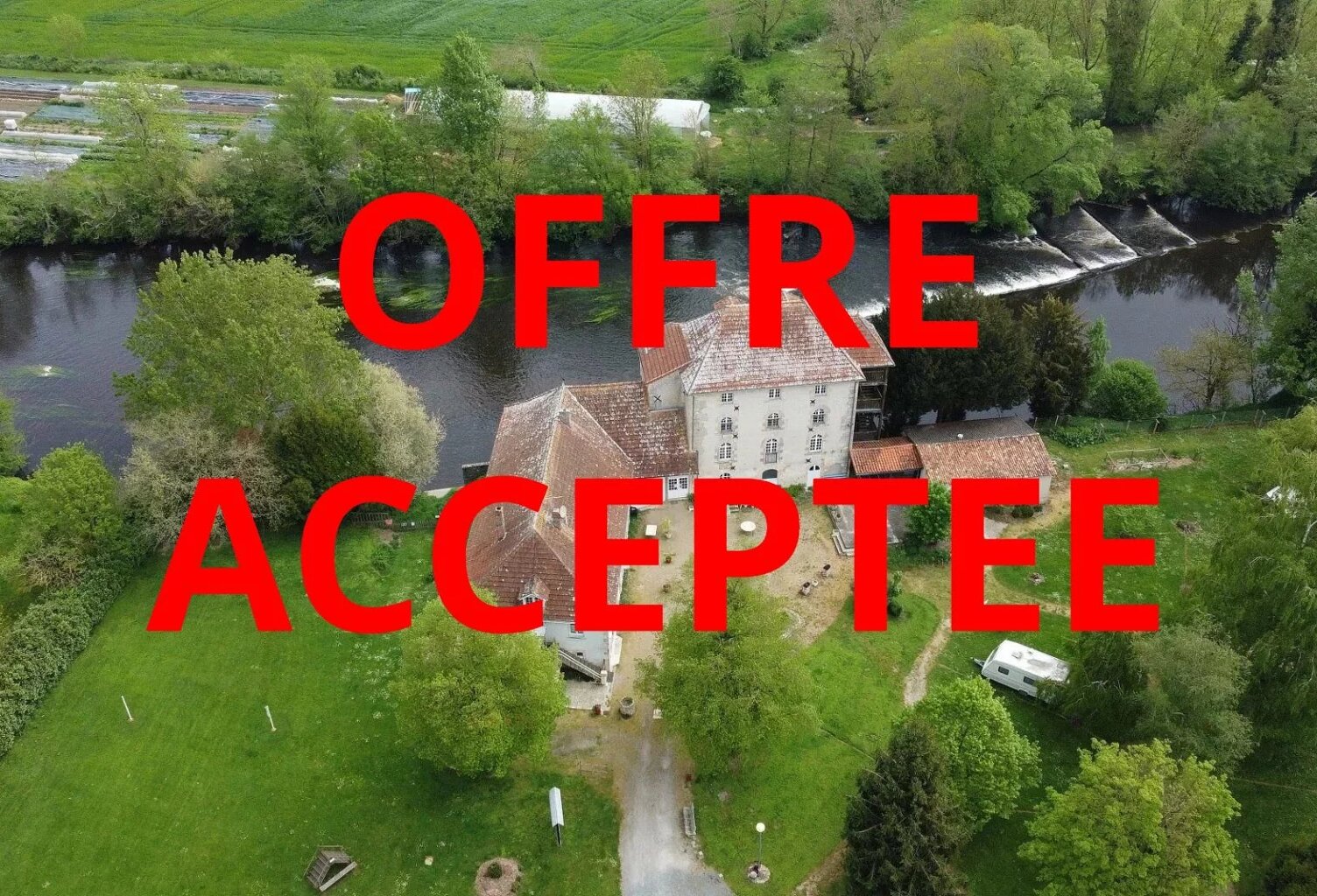 Superbe propriété (moulin/camping) à vendre à Saint Savin 86 — photo 1