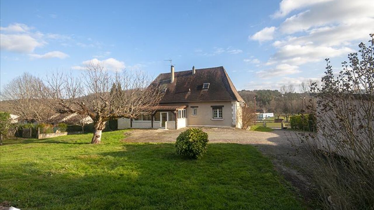 maison 9 pièces 275 m2 à vendre à Château-l'Évêque (24460)
