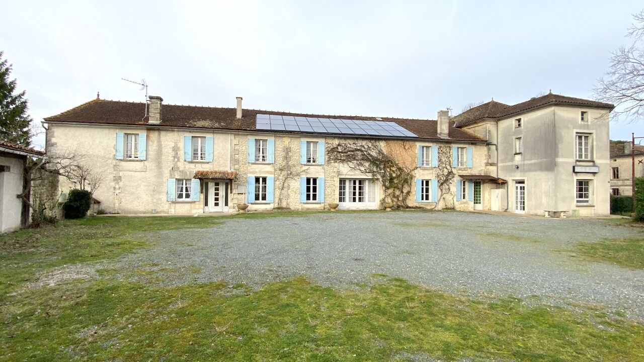 maison 24 pièces 725 m2 à vendre à Saint-Séverin (16390)