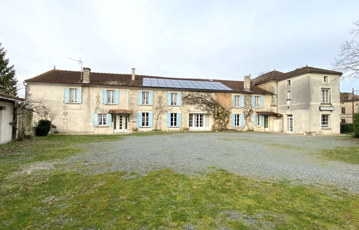 maison 24 pièces 725 m2 à vendre à Saint-Séverin (16390)