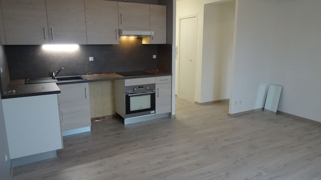 appartement 2 pièces 42 m2 à louer à Luc-la-Primaube (12450)
