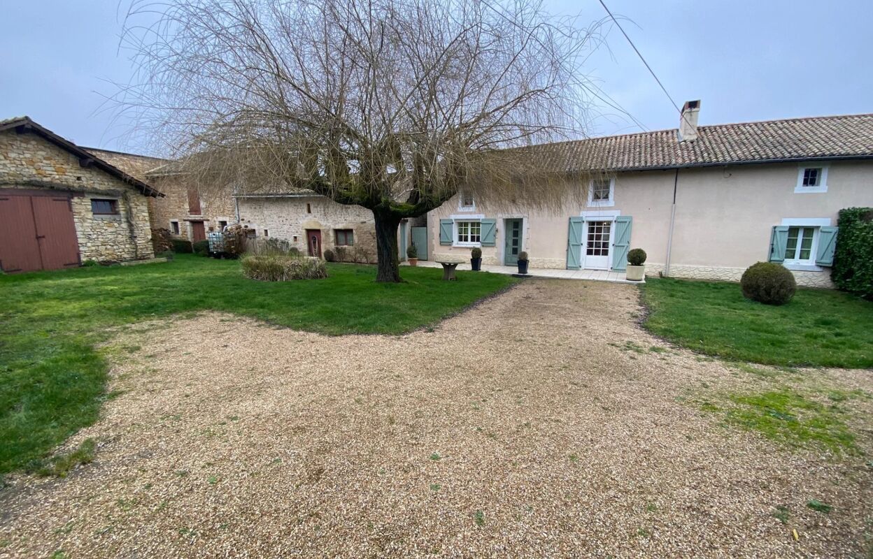 maison 7 pièces 195 m2 à vendre à Couhé (86700)