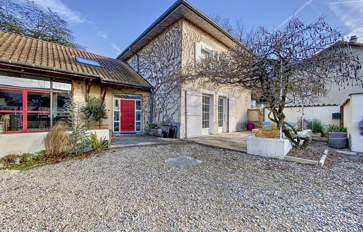 maison 6 pièces 170 m2 à vendre à Bourgoin-Jallieu (38300)