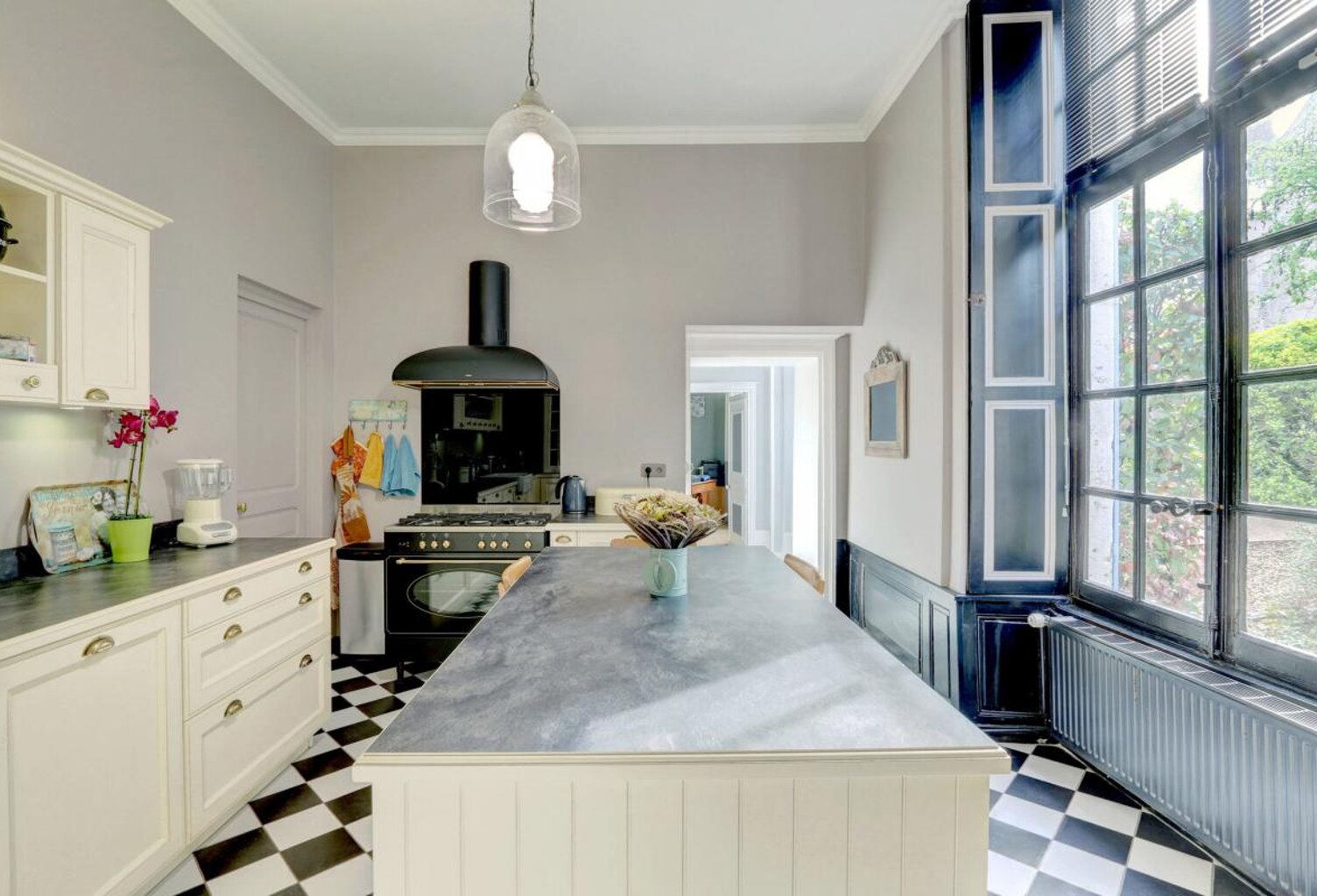 Charmante maison de village de 310 m², avec jardinet et piscine, dépendance — photo 1