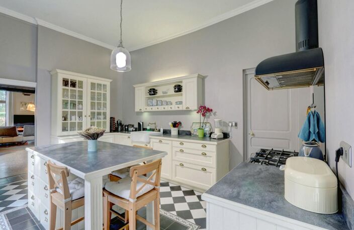 Charmante maison de village de 310 m², avec jardinet et piscine, dépendance — photo 2