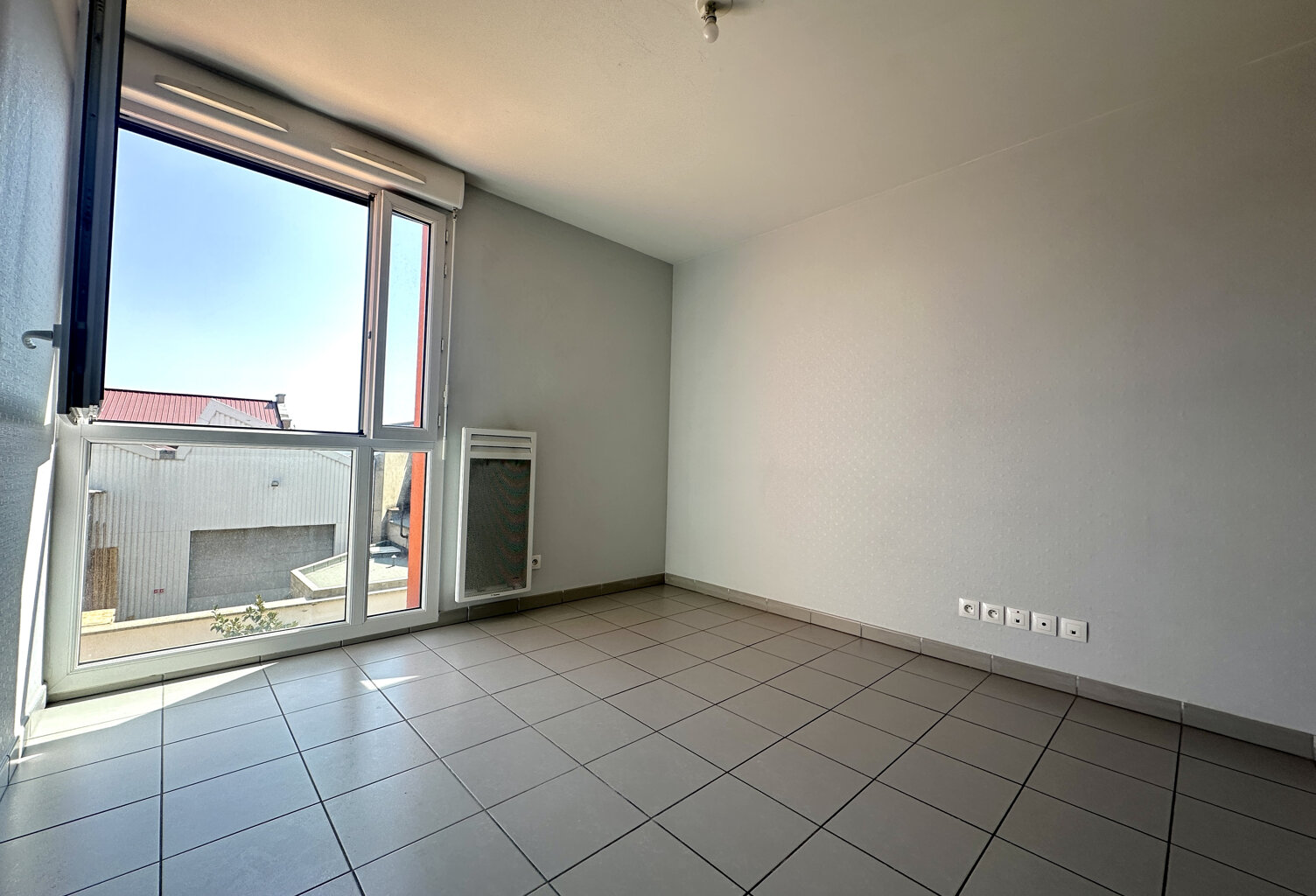 Studio avec garage dans un immeuble de 2017. — photo 1