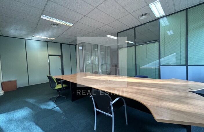 BUREAUX / LOCAL COMMERCIAL à LOUER — photo 2