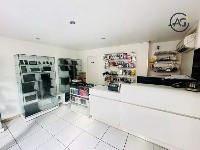 Local Commercial/Professionnel - Guilhemery — photo du bien
