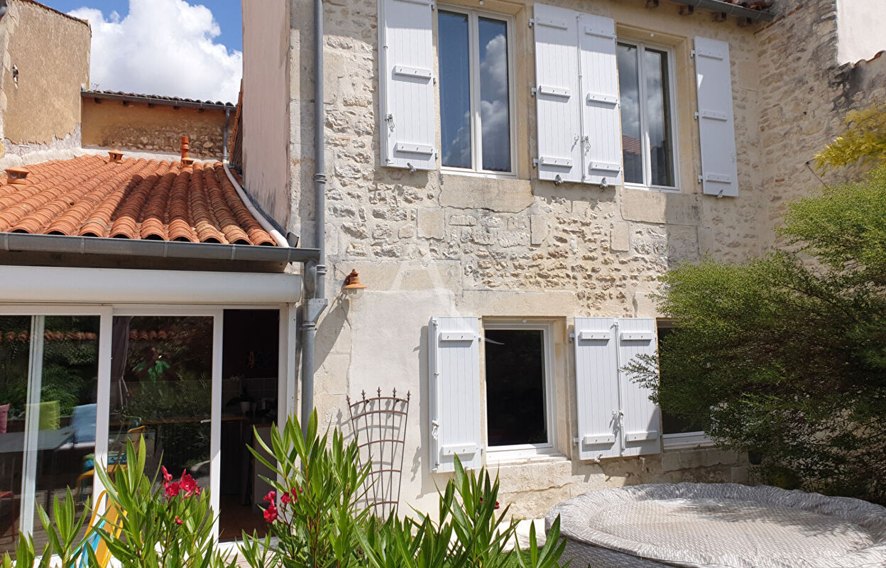 maison 4 pièces 180 m2 à vendre à Saint-Jean-d'Angély (17400)