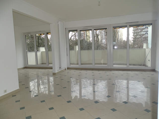 Appartement 6 Pièces très lumineux en très bon état à moins — photo du bien