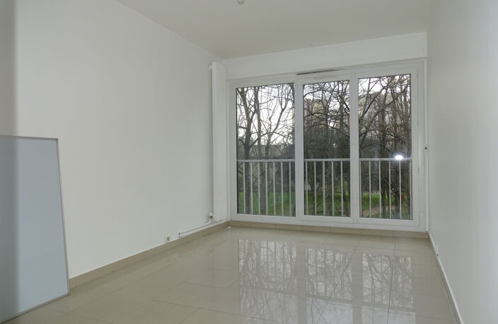 Appartement 6 Pièces très lumineux en très bon état à moins — photo 5
