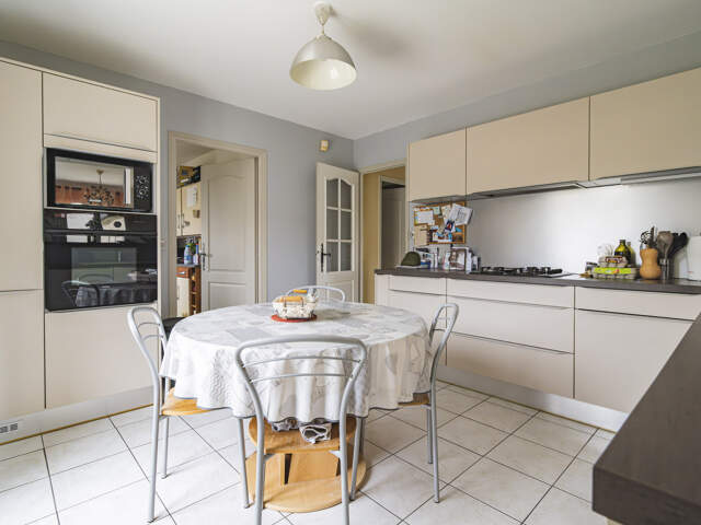 Cernay les Reims, maison moderne confort de plain pied, 5 chambres, jardin et sous sol total — photo du bien
