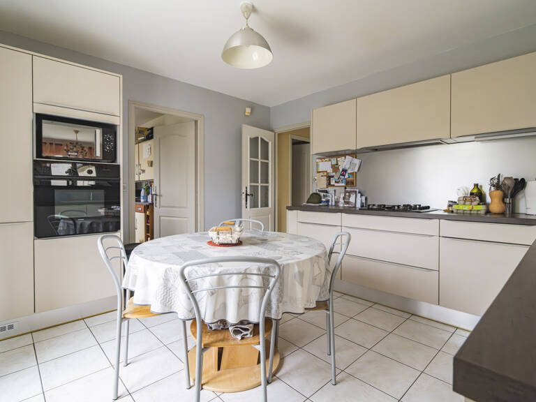 Cernay les Reims, maison moderne confort de plain pied, 5 chambres, jardin et sous sol total — photo 1
