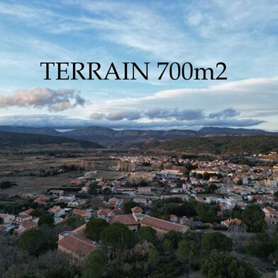 Terrain 700 m²