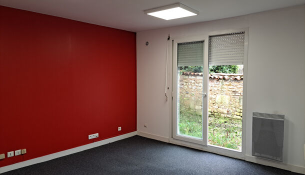 Local commercial 3 pièces  à louer Saintes 17100