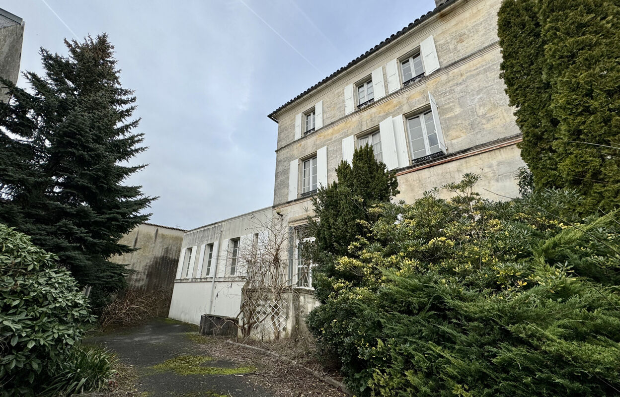 maison 9 pièces 290 m2 à vendre à Jarnac (16200)