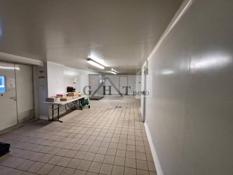 Local d'activité de 1700 m² à louer à GARGES LES GONESSE — photo 1