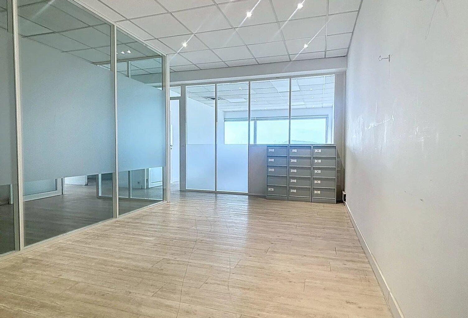 Bureaux à louer — photo 1