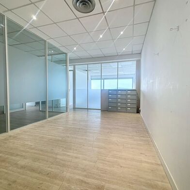 Bureau 7 pièces 135 m²