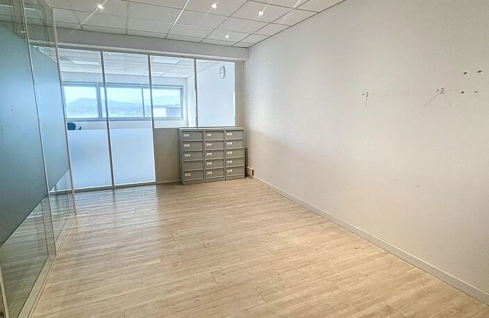 Bureaux à louer — photo 2