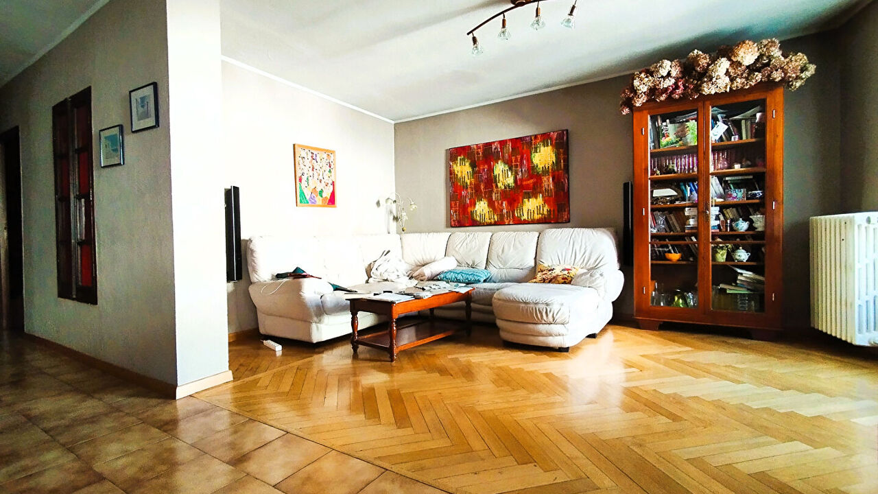 maison 7 pièces 209 m2 à vendre à Laragne-Montéglin (05300)