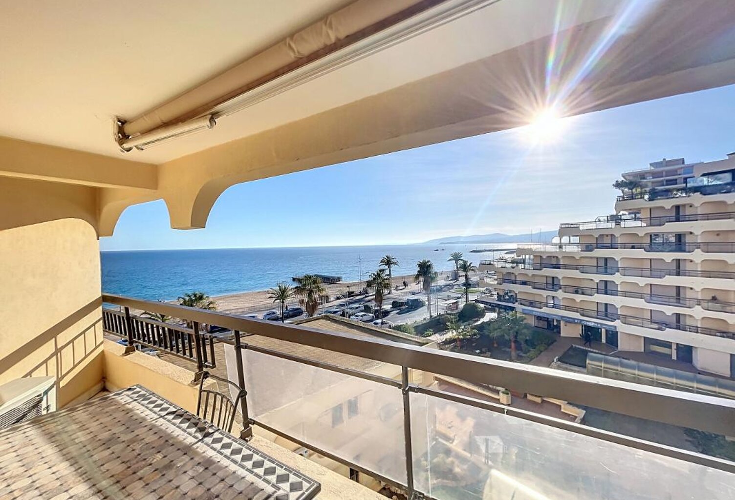 Appartement À Vendre T2 FREJUS PLAGE — photo 1